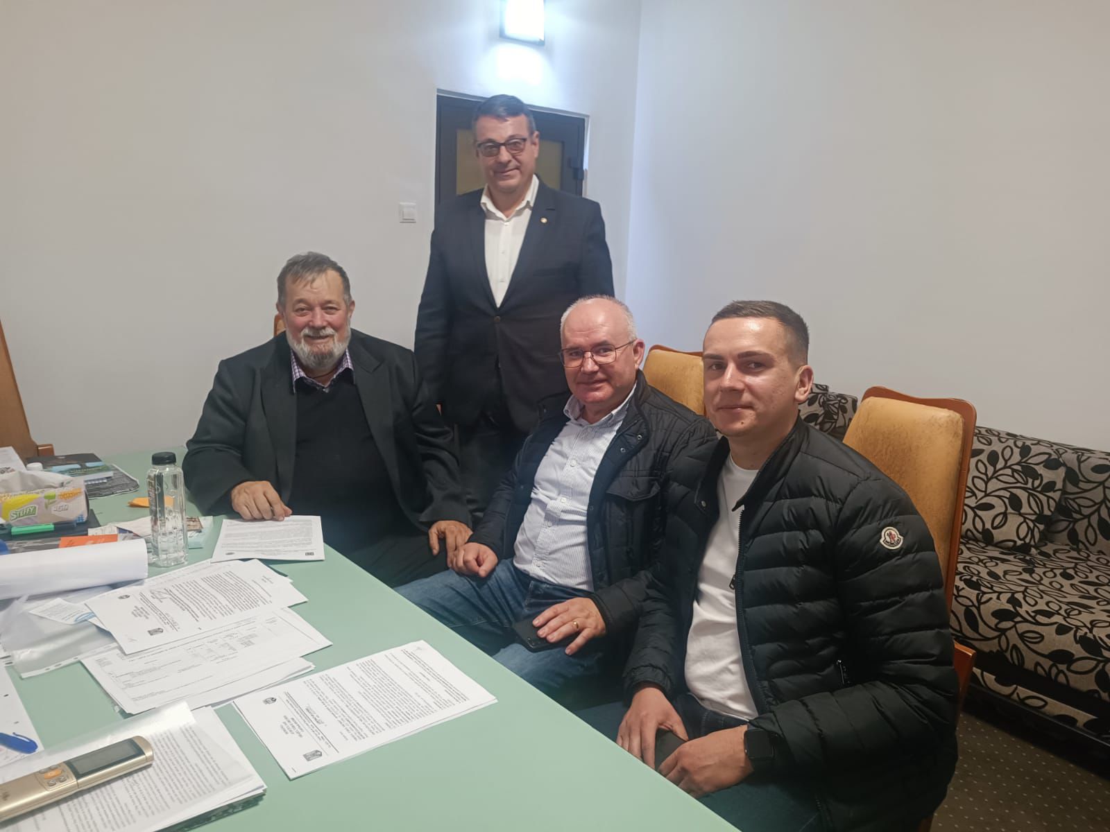 577186052 122159140064676647 2627599963471960129 n - PNL